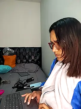 Snapshot of Yaumiko chatting on 03/04/26, 08:15 Yaumiko online show from 03/04/26, 08:15