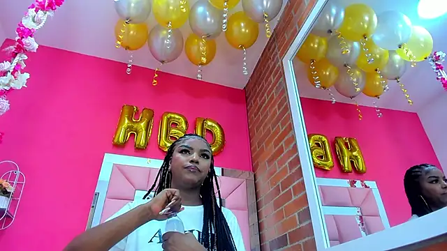 Snapshot of malu_horny_69 chatting on 12/06/24, 03:00 malu horny 69 online show from 12/06/24, 03:00