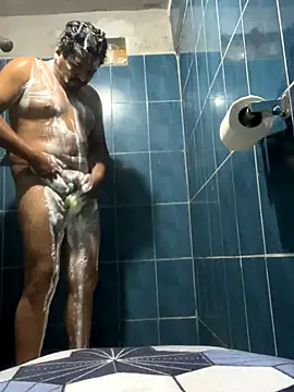 Snapshot of Alvarosexxx chatting on 09/26/25, 01:48 Alvarosexxx online show from 09/26/25, 01:48