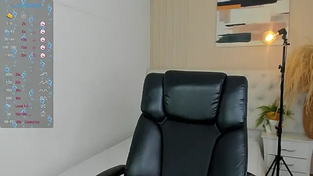 Snapshot of LOISE-XX chatting on 07/11/26, 08:39 LOISE-XX online show from 07/11/26, 08:39
