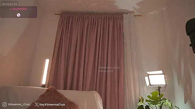 Ximenna Cruz online show from 02/05/25, 12:10