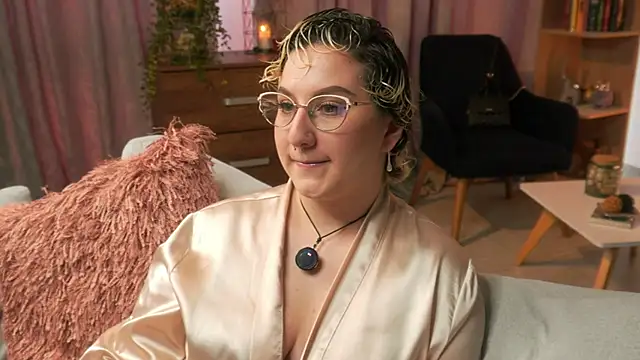 Ximenna Cruz online show from 04/23/26, 08:11