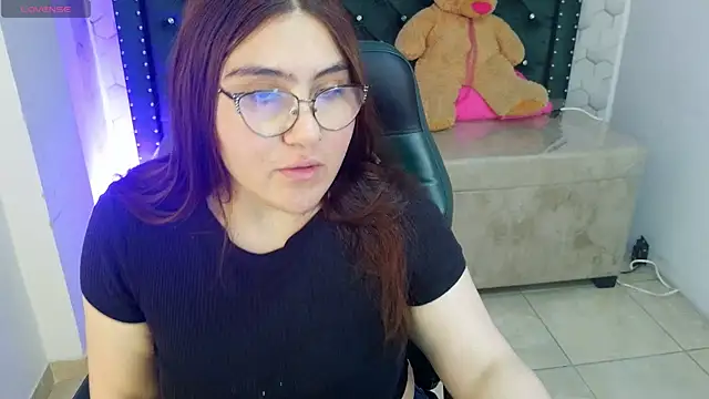 Snapshot of conniejames_m chatting on 05/12/26, 10:56 conniejames m online show from 05/12/26, 10:56
