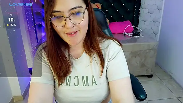 Snapshot of conniejames_m chatting on 06/02/26, 11:01 conniejames m online show from 06/02/26, 11:01