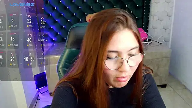 Snapshot of conniejames_m chatting on 06/03/26, 02:33 conniejames m online show from 06/03/26, 02:33
