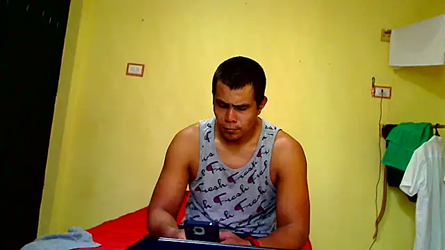 Snapshot of lozter345 chatting on 09/15/25, 05:02 lozter345 online show from 09/15/25, 05:02