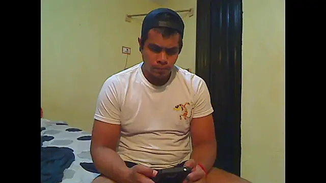 Snapshot of lozter345 chatting on 10/17/25, 07:44 lozter345 online show from 10/17/25, 07:44