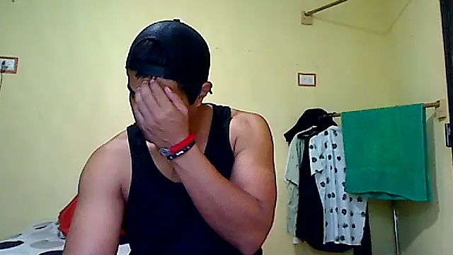 Snapshot of lozter345 chatting on 10/20/25, 07:58 lozter345 online show from 10/20/25, 07:58