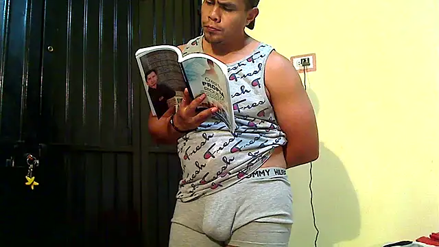 Snapshot of lozter345 chatting on 10/24/25, 09:38 lozter345 online show from 10/24/25, 09:38