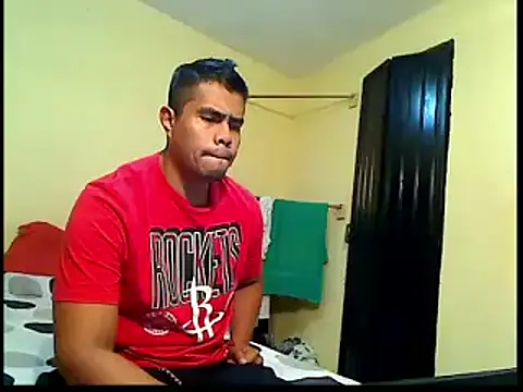 Snapshot of lozter345 chatting on 10/29/25, 02:36 lozter345 online show from 10/29/25, 02:36