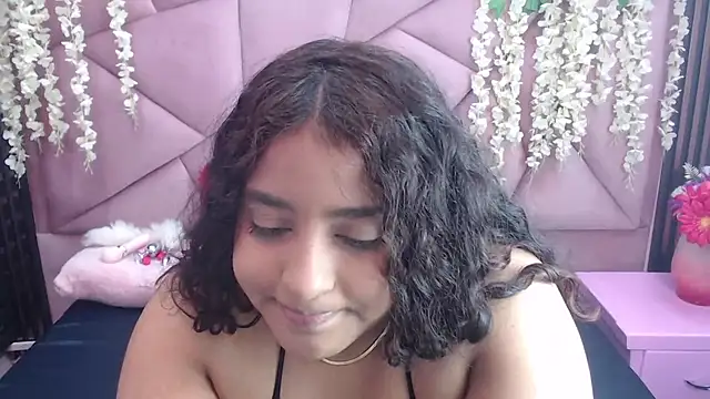 Sofia Hernandez  online show from 04/16/26, 01:34