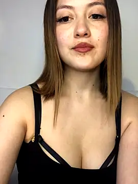 Angela Torres  online show from 10/10/25, 05:12