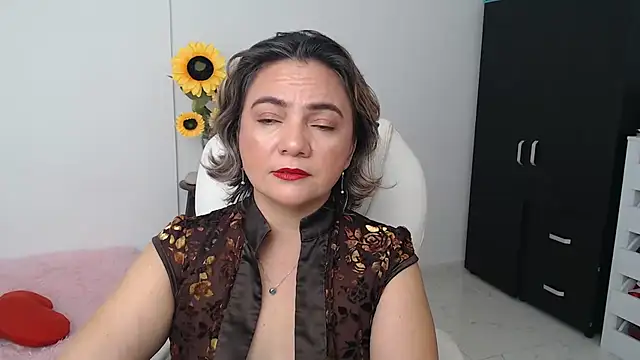 Snapshot of ana_milf chatting on 12/22/24, 03:55 ana milf online show from 12/22/24, 03:55