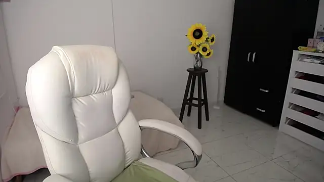 Snapshot of ana_milf chatting on 02/07/25, 11:34 ana milf online show from 02/07/25, 11:34