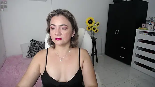 Snapshot of ana_milf chatting on 02/13/25, 10:02 ana milf online show from 02/13/25, 10:02