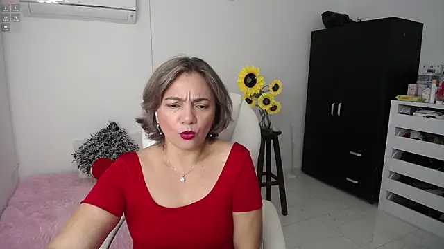 Snapshot of ana_milf chatting on 02/15/25, 11:39 ana milf online show from 02/15/25, 11:39