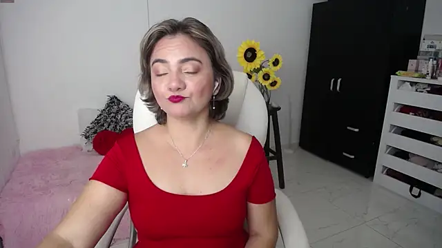 Snapshot of ana_milf chatting on 02/19/25, 11:49 ana milf online show from 02/19/25, 11:49