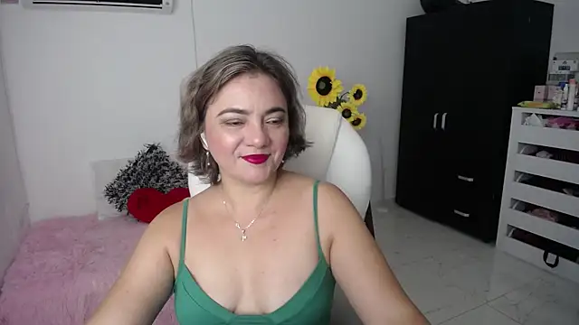 Snapshot of ana_milf chatting on 02/20/25, 11:53 ana milf online show from 02/20/25, 11:53