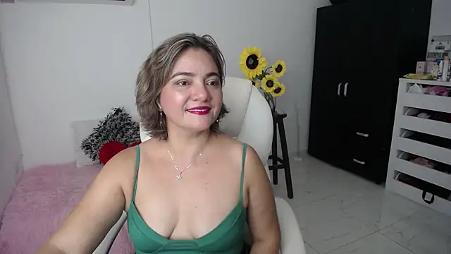 Snapshot of ana_milf chatting on 02/20/25, 02:57 ana milf online show from 02/20/25, 02:57