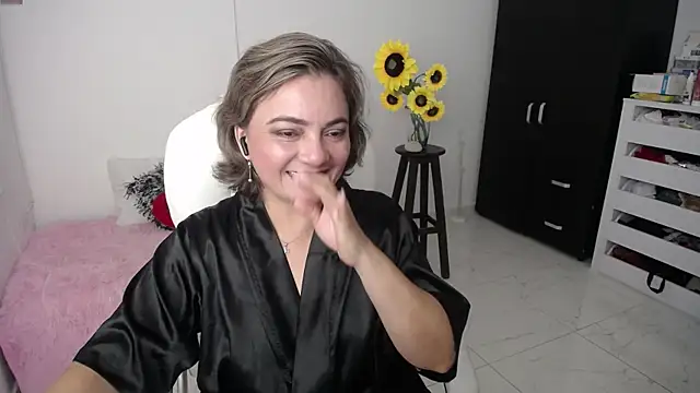 Snapshot of ana_milf chatting on 02/22/25, 10:51 ana milf online show from 02/22/25, 10:51