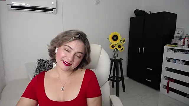 Snapshot of ana_milf chatting on 03/06/25, 11:58 ana milf online show from 03/06/25, 11:58