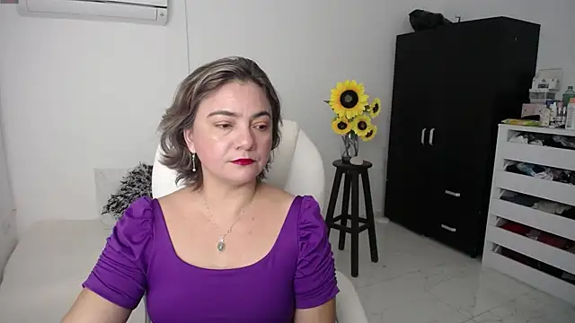 Snapshot of ana_milf chatting on 03/07/25, 12:01 ana milf online show from 03/07/25, 12:01