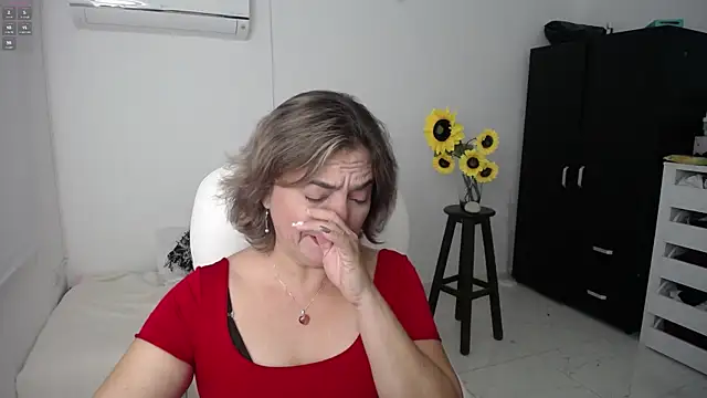 Snapshot of ana_milf chatting on 03/17/25, 01:46 ana milf online show from 03/17/25, 01:46