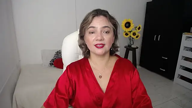 Snapshot of ana_milf chatting on 03/22/25, 12:14 ana milf online show from 03/22/25, 12:14