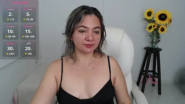 Snapshot of ana_milf chatting on 10/19/25, 11:22 ana milf online show from 10/19/25, 11:22