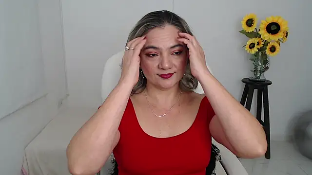 Snapshot of ana_milf chatting on 10/24/25, 01:18 ana milf online show from 10/24/25, 01:18