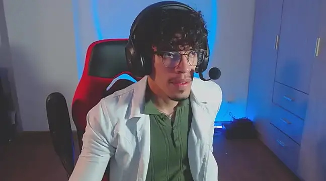 Snapshot of BigDragonBoy chatting on 03/19/25, 07:27 BigDragonBoy online show from 03/19/25, 07:27