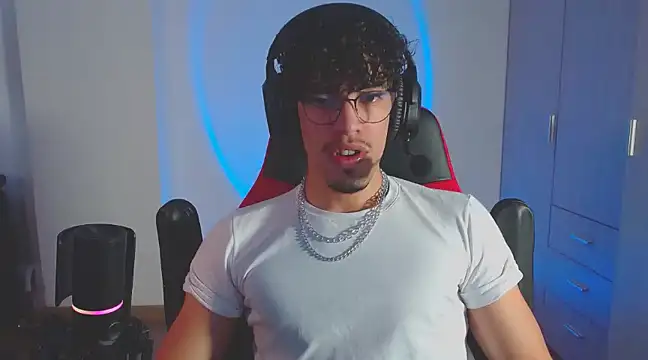 Snapshot of BigDragonBoy chatting on 03/20/25, 09:46 BigDragonBoy online show from 03/20/25, 09:46