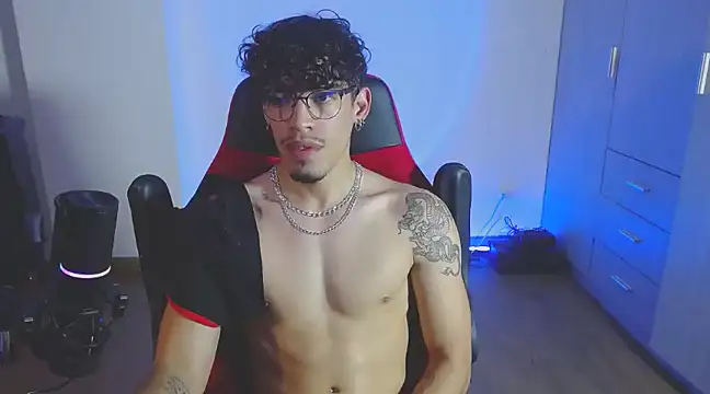 Snapshot of BigDragonBoy chatting on 03/21/25, 12:51 BigDragonBoy online show from 03/21/25, 12:51