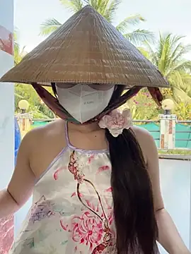 BabyThree  online show from 02/06/25, 09:00