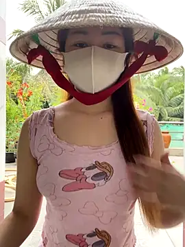 BabyThree  online show from 11/12/25, 08:15