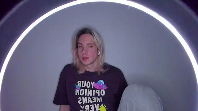 Snapshot of matt_spark chatting on 02/16/25, 09:16 matt spark online show from 02/16/25, 09:16