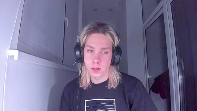 Snapshot of matt_spark chatting on 02/21/25, 12:49 matt spark online show from 02/21/25, 12:49