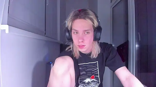 Snapshot of matt_spark chatting on 02/23/25, 02:07 matt spark online show from 02/23/25, 02:07