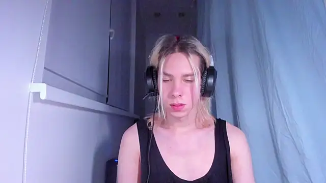 Snapshot of matt_spark chatting on 02/25/25, 12:14 matt spark online show from 02/25/25, 12:14