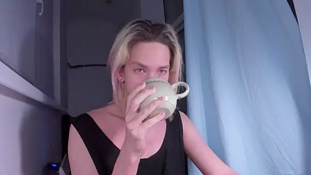 Snapshot of matt_spark chatting on 02/27/25, 12:43 matt spark online show from 02/27/25, 12:43