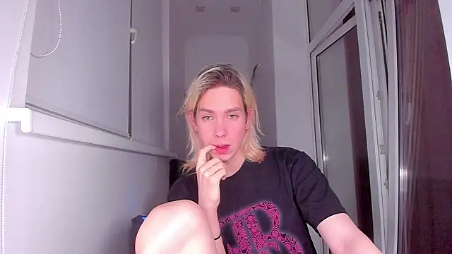 Snapshot of matt_spark chatting on 03/11/25, 02:18 matt spark online show from 03/11/25, 02:18