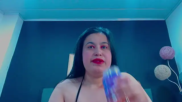 mia xx1 online show from 11/29/25, 10:07