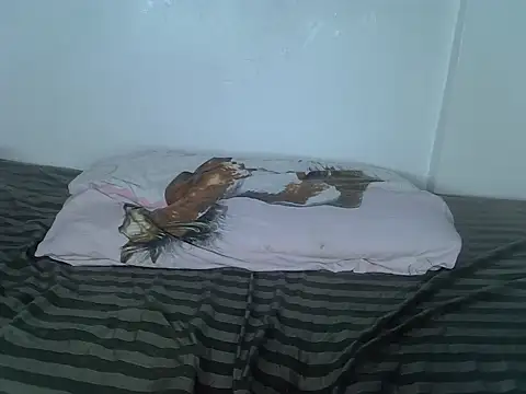 laetitia  online show from 11/06/25, 02:12