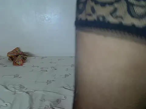 laetitia  online show from 02/25/26, 06:01