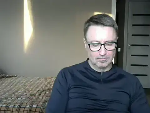 Snapshot of HarrySnake chatting on 12/19/24, 11:07 HarrySnake online show from 12/19/24, 11:07