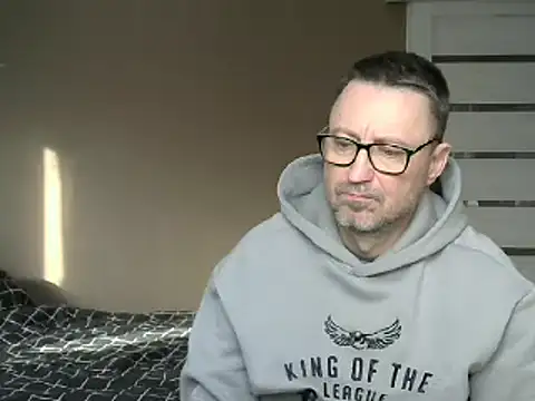 Snapshot of HarrySnake chatting on 02/14/25, 10:49 HarrySnake online show from 02/14/25, 10:49