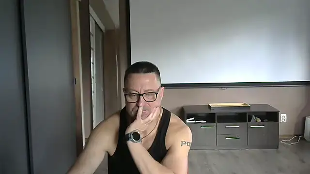 Snapshot of HarrySnake chatting on 09/11/25, 10:59 HarrySnake online show from 09/11/25, 10:59