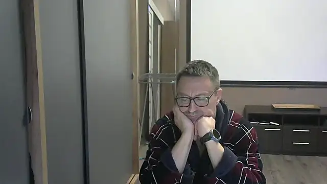 Snapshot of HarrySnake chatting on 10/06/25, 02:14 HarrySnake online show from 10/06/25, 02:14