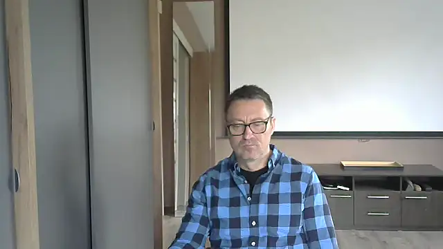 Snapshot of HarrySnake chatting on 10/10/25, 08:13 HarrySnake online show from 10/10/25, 08:13