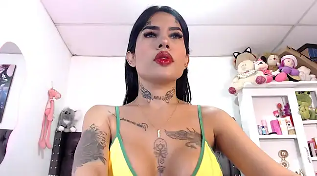 Snapshot of saragill323 chatting on 12/20/24, 06:45 saragill323 online show from 12/20/24, 06:45